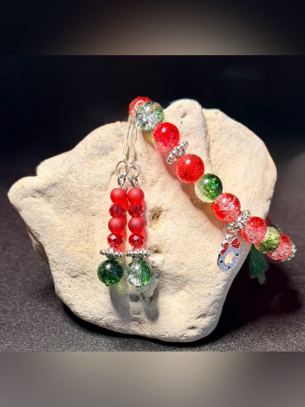 🎄Handcrafted🎄Festive Red & Green Beaded Bracelet and Earring Set